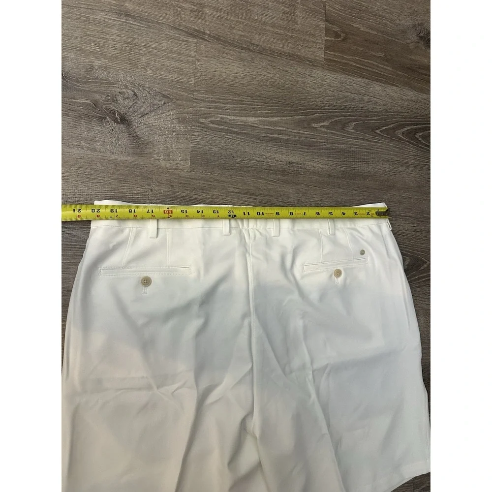 Peter Millar Shorts Mens Size 42 Golf White Salem High Drape Wicking Performance